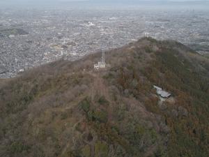 飯盛城跡近景（南東から）