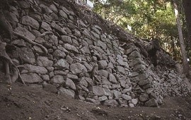 飯盛城跡の石垣