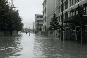 住道南小学校前