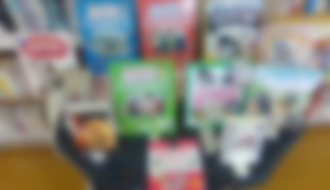 図書館のようす（並んでいる本）