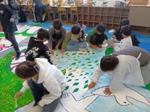 絵を描く児童のようす②