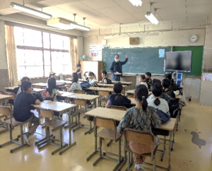 学力向上ゼミ灰塚小学校のようす