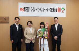 市長・議長・教育長と伊藤選手