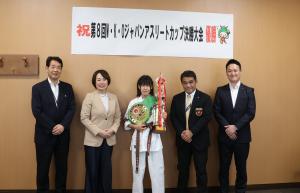 市長・議長・教育長・伊藤選手・兼田指導員