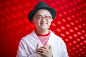 米良美一氏